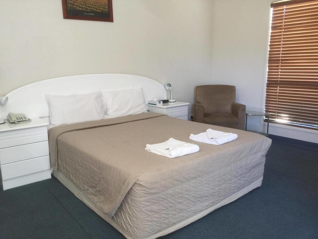 Springsure Overlander Motel Exterior photo